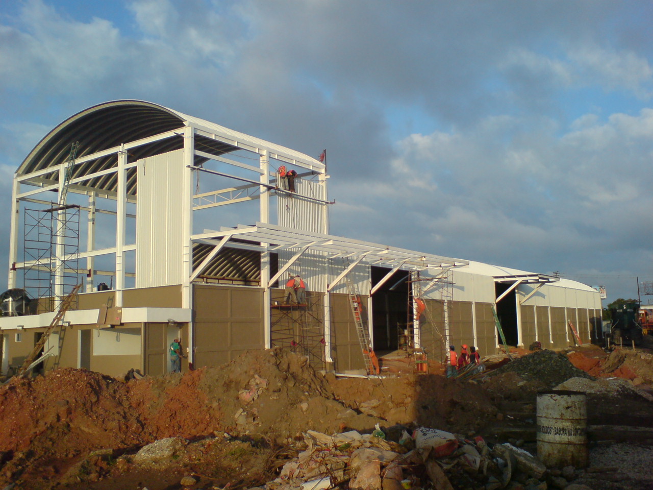 Instalación de techos y estructuras en Querétaro - Proyecto MOBE 25